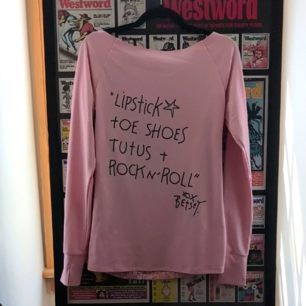 Betsey Johnson - Vintage Pink Graphic Women's Top With Lace Back - Picture 2 of 4